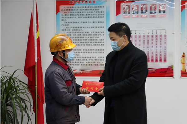 集團(tuán)公司黨委委員、副總經(jīng)理胡新付到公司走訪慰問(wèn)